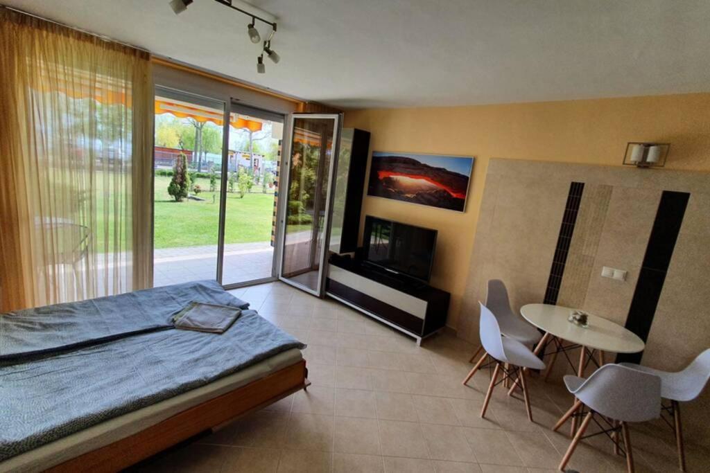 Igenyes 4 Fos Apartman Koezvetlen A Strandnal Apartment Csopak Luaran gambar